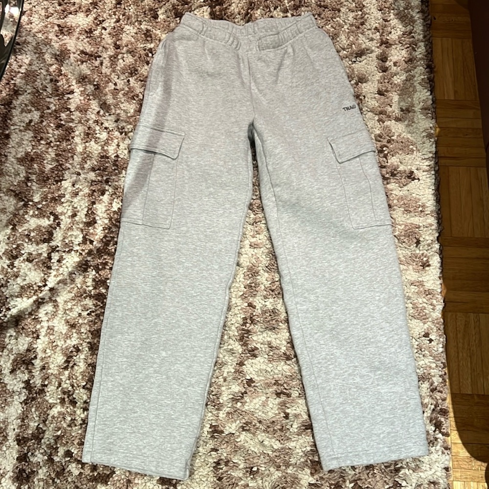 Aritzia TNA cargo sweatpants 2xs
